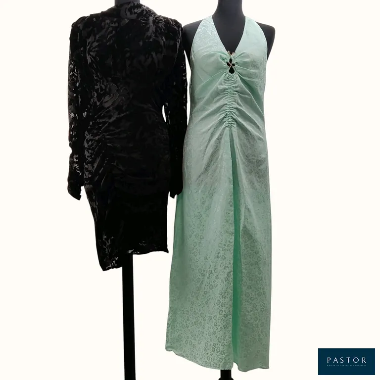 SANDRO + IRO. Lot composé de 2 robes, T.38, comprenant un modèle long Sandro "Monira" en jacquard vert d'eau à motif fleuri, encolure V agrémentée d'un bijou doré, et d'un modèle court Iro "Narivo" en velours à motif floral en semi-transparence, décolleté bénitier au dos. NEUVES avec étiquettes  - TVA Récupérable
