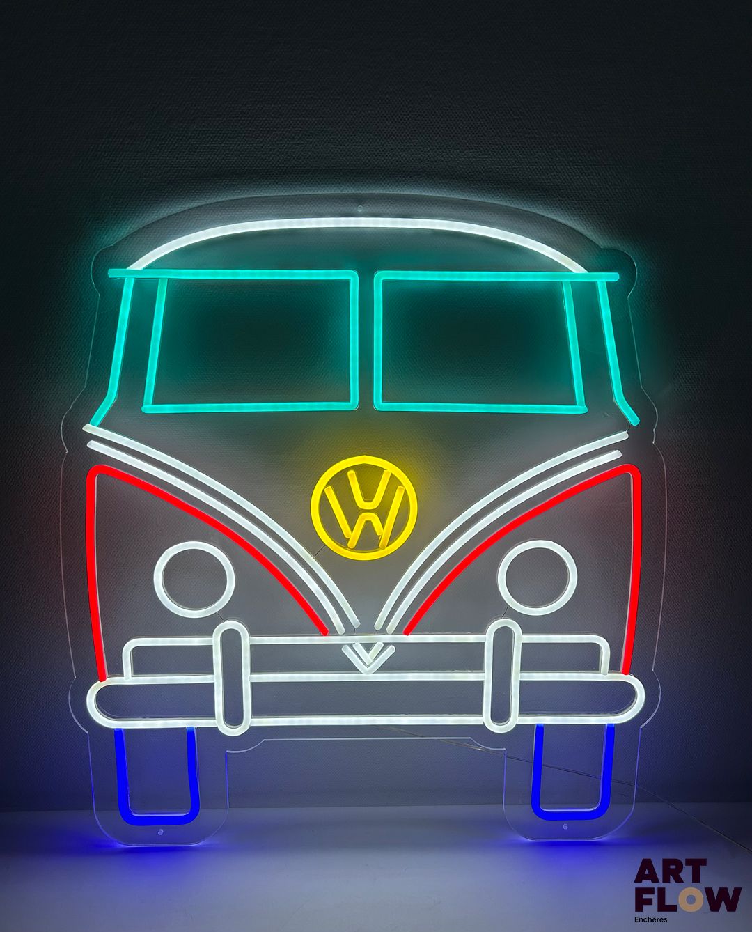 Enseigne néon sur plexiglass Volkswagen - Combi Dimensions : 63 x 58,5 cm Fonctionnelle