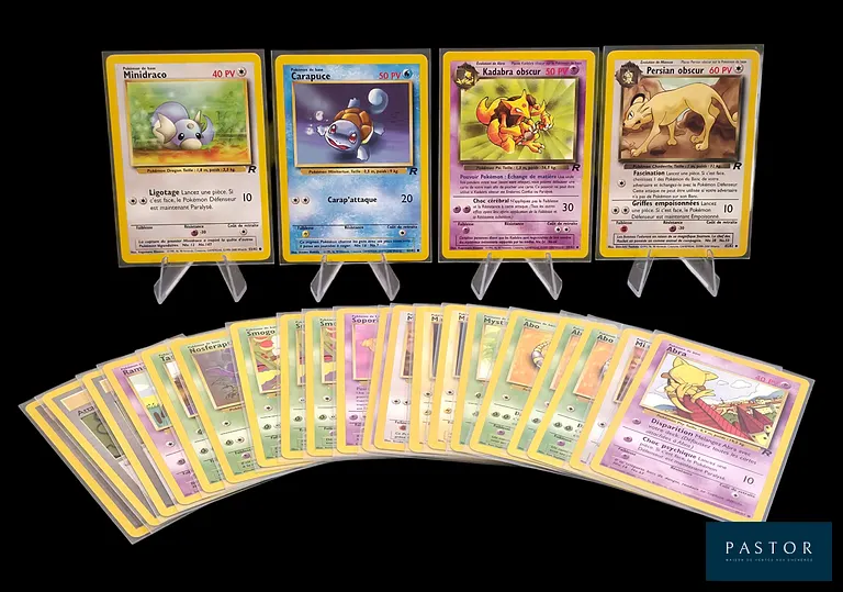 Ensemble de 24 cartes Pokémon - Communes et Peu Communes. 
Série du bloc Wizards : Team Rocket. 
Cartes en état global Excellent/Near Mint, en français.