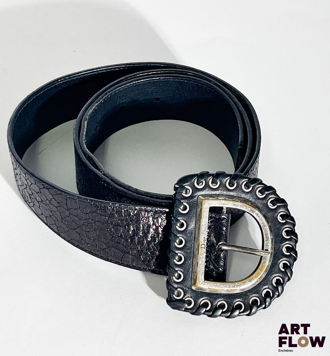 DIOR Ceinture en cuir, boucle en cuir et métal argenté. Dimensions : L. 101 cm