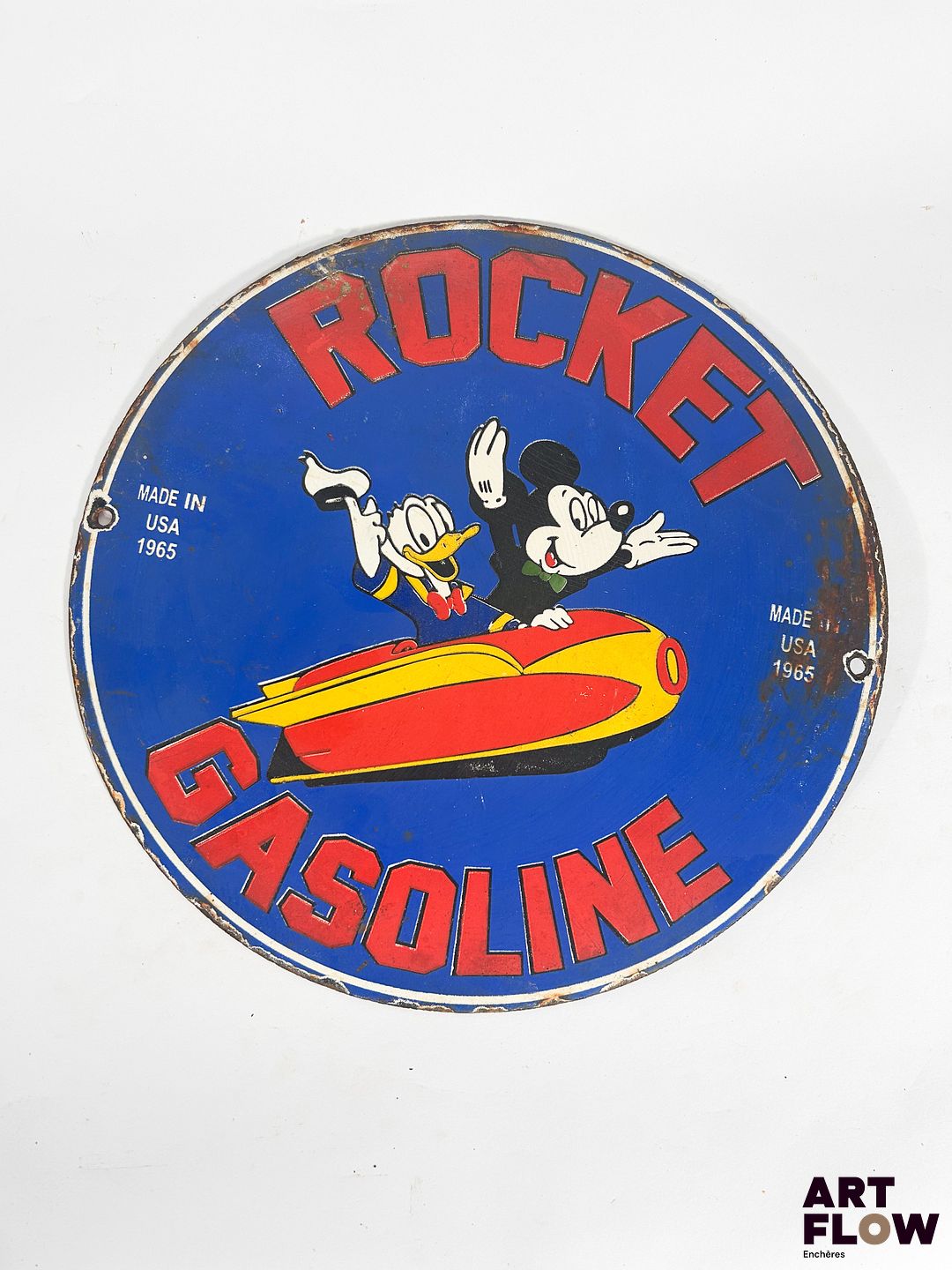 Plaque émaillée ronde Rocket Gasoline représentant Mickey Diamètre : 30 cm Petits éclats et traces de rouille Reproduction moderne
