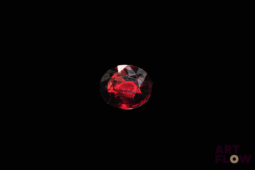Grenat ovale. 1.55 ct. 8.1mm x 6.8mm