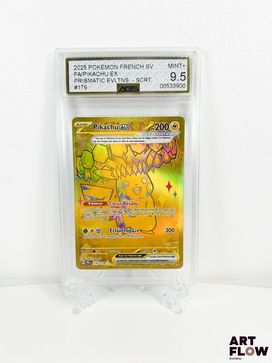 Carte Pokémon Gold Pikachu ex 179/131 gradée AGS 9,5. Série du bloc Écarlate & Violet : Évolutions Prismatiques. Carte en état Mint + (AGS 9,5), en français.