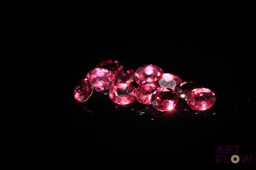 Onze grenats ovales. 4.85 cts. Dims. moy.: 5.0mm x 4.0mm