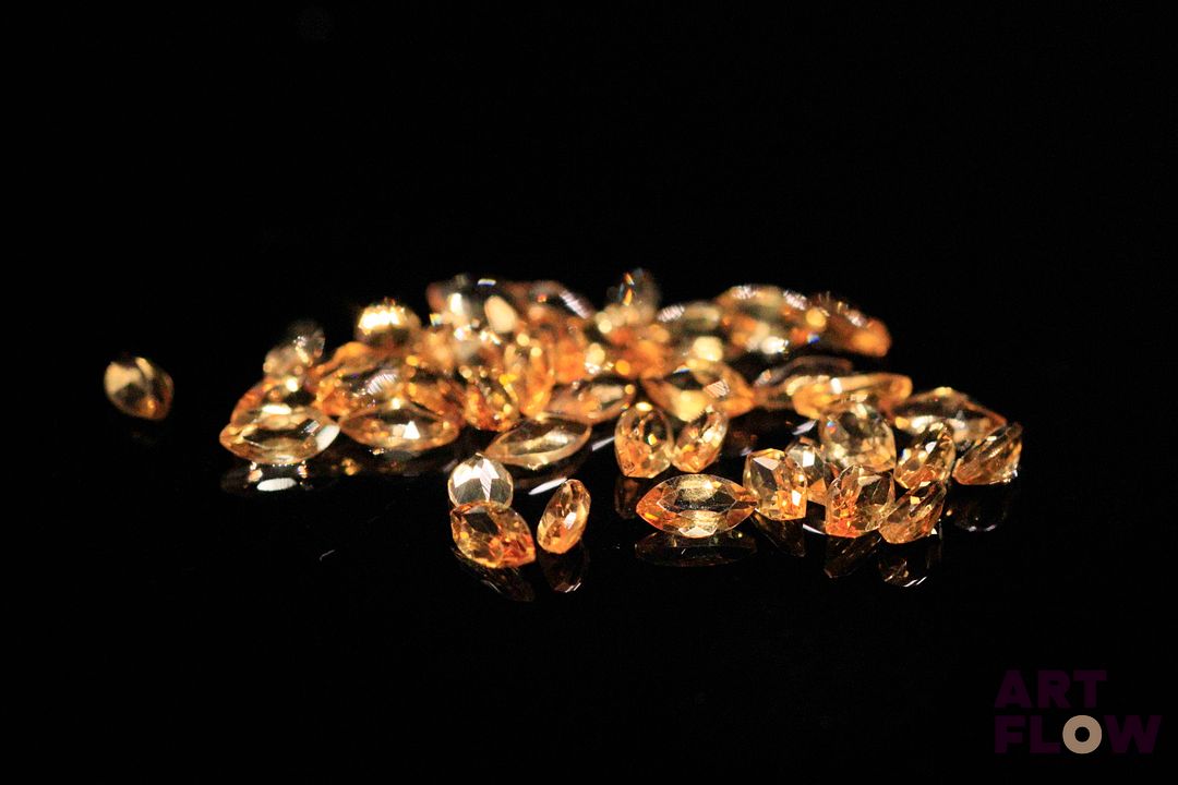 Quarante citrines navettes. 5.41 cts. Dims. moy.: 5.0mm x 2.5mm