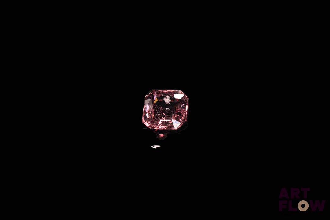 Spinelle violet rosé rectangulaire à pans coupés. Inclusions, VS, probablement Birmanie. 0.91 ct. 5.5mm x 5.3mm