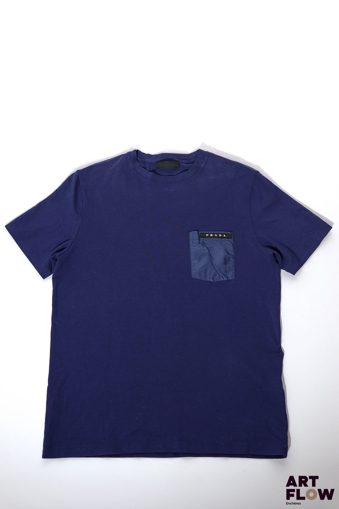 PRADA Tee-shirt en coton bleu, poche sur le devant avec signature "Prada" Taille S