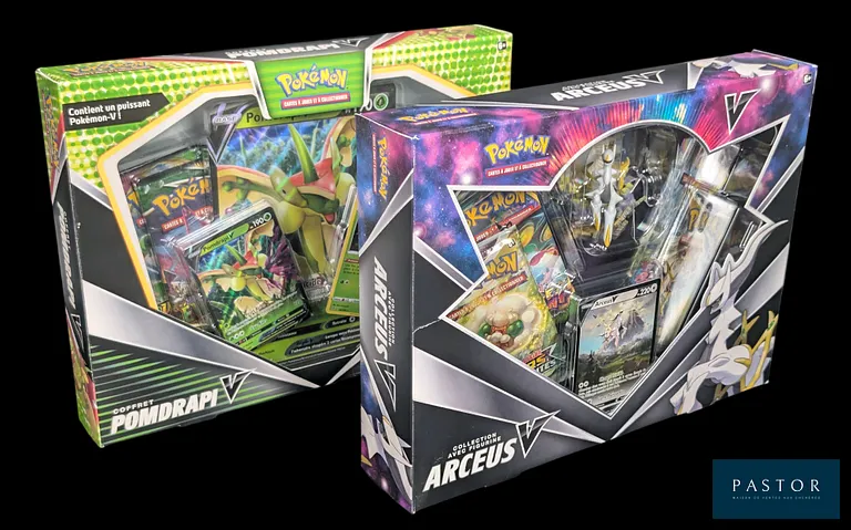Reunion de 2 coffret Pokémon scellés : Arceus V avec figurine et Pompradpi V - Année 2022.
Bloc de séries Épée&Bouclier (EB04).
En français.