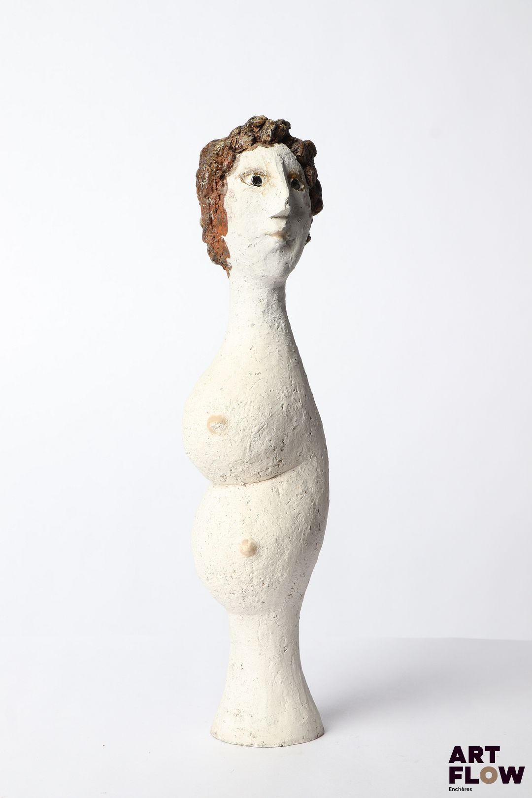 Roger CAPRON (1922-2006) "Femme nue" Sculpture en céramique partiellement émaillée polychrome Signée H. 27 cm Infimes éclats