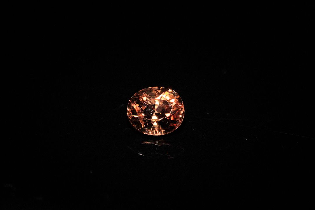 Zircon naturel cognac ovale. Belle couleur. 1.72 ct. 7.0mm x 6.0mm