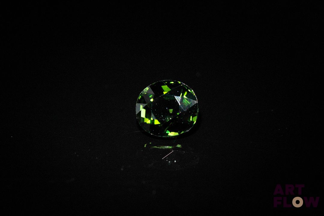 Tourmaline verte ovale. Très belle couleur, non chauffée. 2.31 cts. 8.0mm x 7.2mm
