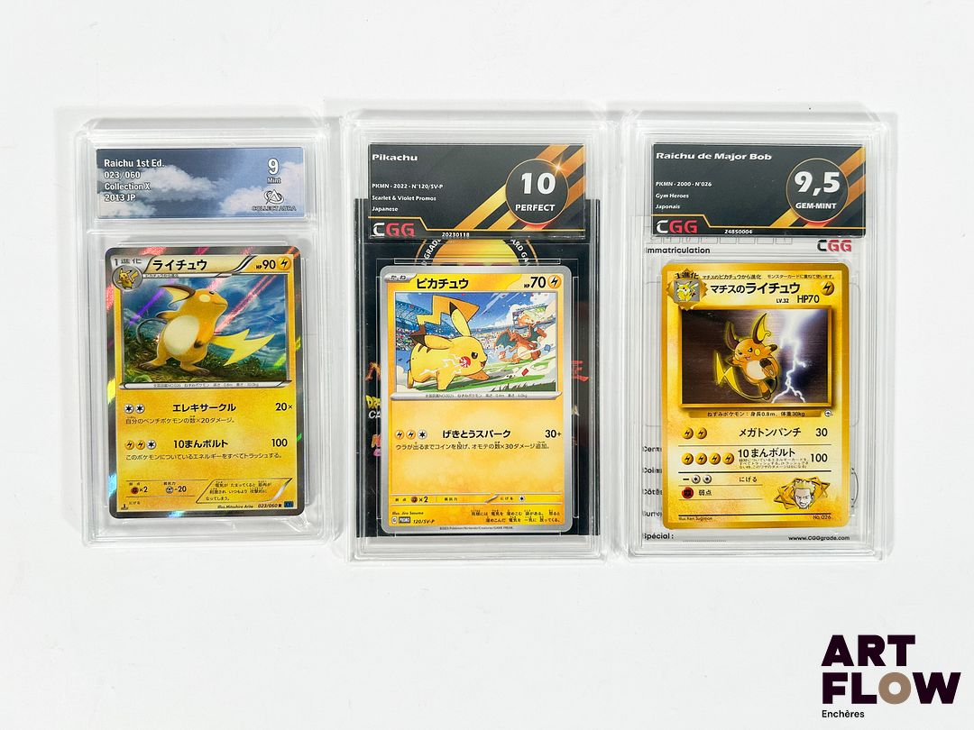 Réunion de 3 cartes Pokémon gradées en langue japonaise - Collection Pikachu : - Pikachu 120/SV-P - Promotionelle - CGG 10 (Parfaite). - Raichu N°026 - Gym Heroes - CGG 9,5 (Neuf). - Raichu 023/060 - Holographique - Collection X - CollectAura 9 (Neuf).