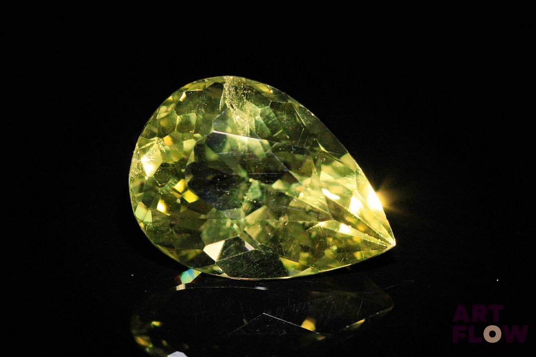 Important quartz «Lemon» poire. 14.65 cts. 20.0mm x 14.4mm