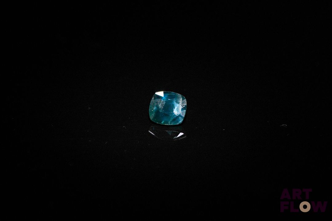 Saphir coussin. Jolie couleur. 0.91 ct. 5.0mm x 5.0mm