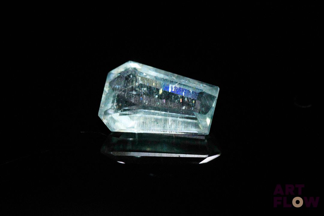 Aigue-marine fantaisie. Jolie couleur, inclusions. 5.00 cts. 13.8mm x 9.6mm