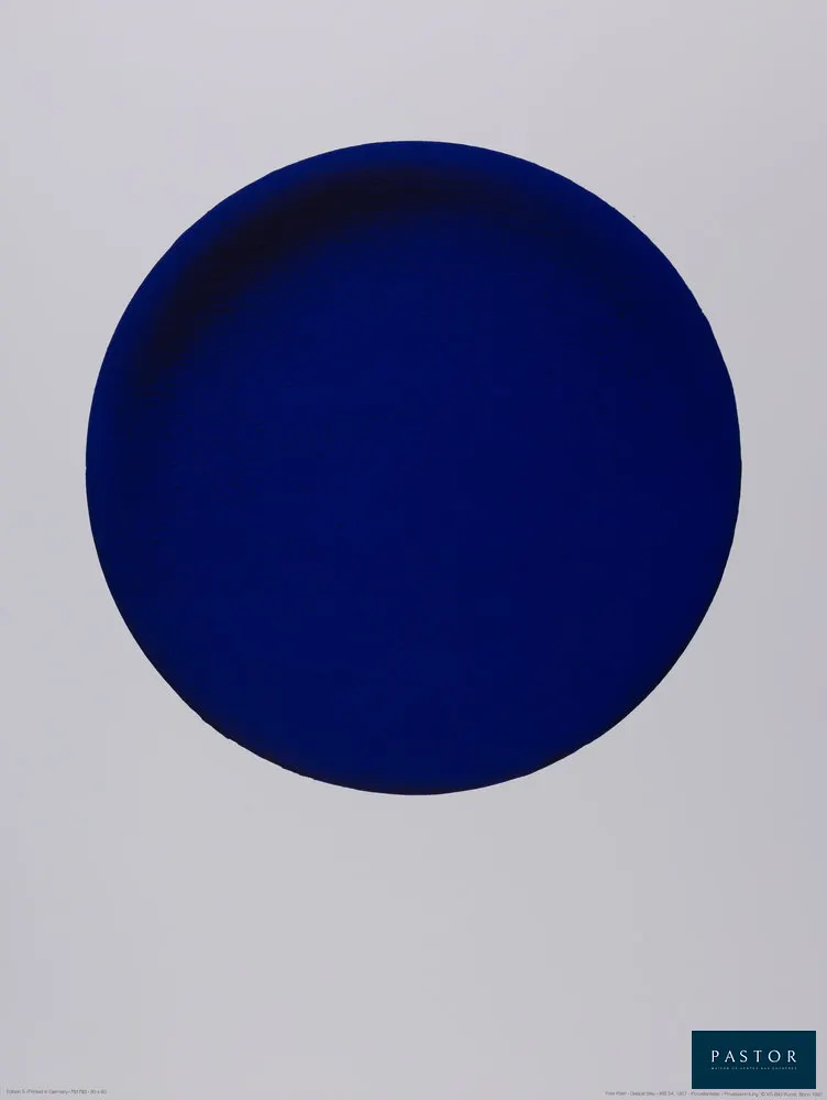 Yves KLEIN (1928-1962) (d'après)
California (IKB73)

Affiche originale en couleurs d'une peinture de l'artiste
Sur Vélin 60 x 80 cm
Edition autorisée par la succession Klein

Excellent état

INFORMATION : Yves Klein est connu pour son célèbre Bleu Klein : monochrome bleu (IKB, International Klein Blue, breveté en 1960) ou ses modèles nus enduits de peinture IKB appliquant leur corps sur la toile (technique de « pinceaux vivants »)


Expédition obligatoire, jusqu'à 5 Lithographies dans votre colis pour 14,76€ TTC en France Métropolitaine, et 29,64€ TTC pour l'Europe