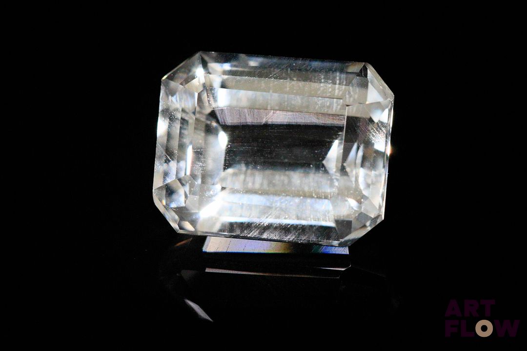 Important quartz incolore rectangulaire à pans coupés. 16.68 cts. 17.0mm x 13.5mm