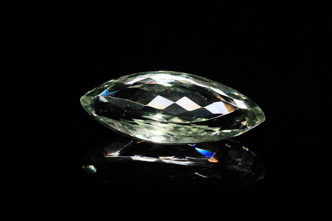 Importante améthyste verte navette. Jolie couleur. 25.38 cts. 32.0mm x 13.0mm
