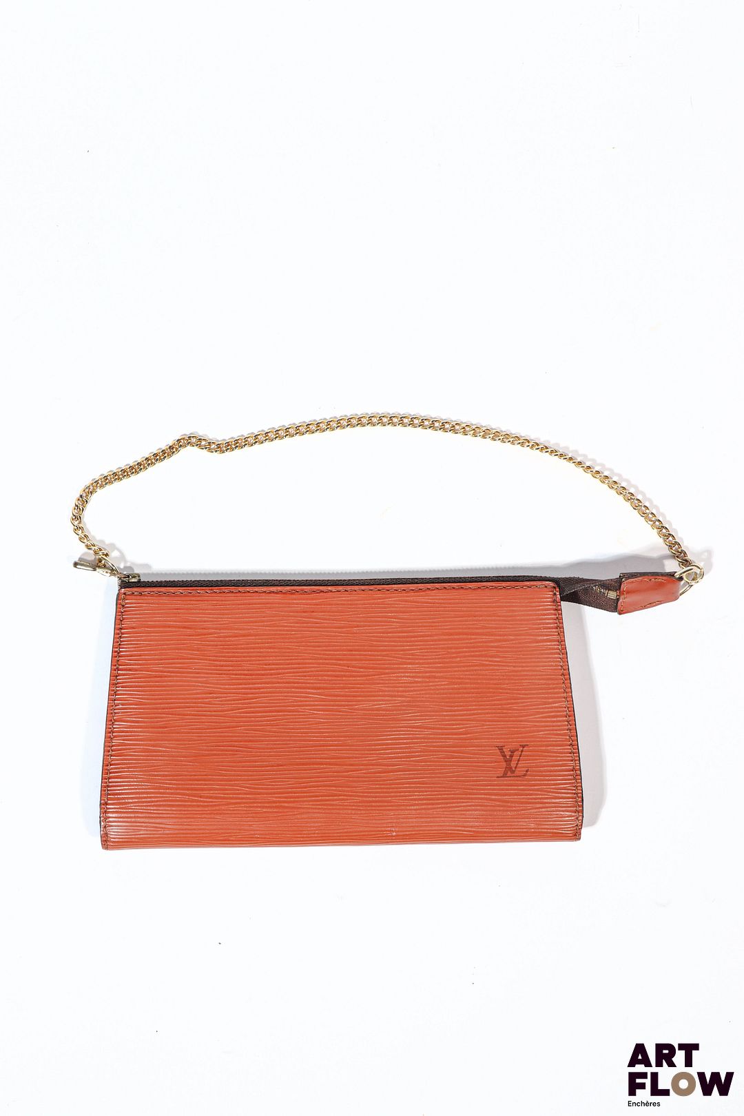 LOUIS VUITTON Sac pochette accessoire Années 1990 Cuir épi brun, agréments en métal doré, fermeture zippée, garniture intérieure en velours noir 12,5 x 21 x 3,5 cm Très bon état général