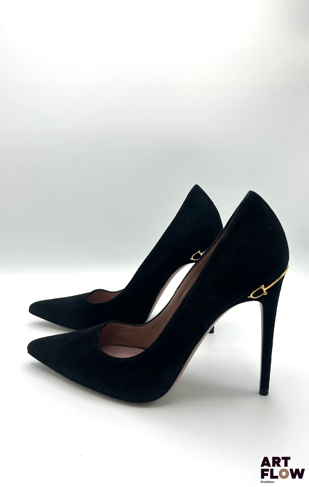 GUCCI Paire d'escarpins en daim noir. Talons de : 11 cm Pointure : 37