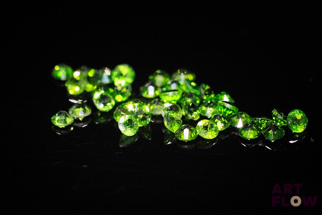 Trente-neuf diopsides chromées rondes. Non chauffée. 3.36 cts. Diam. moy.: 2.6mm