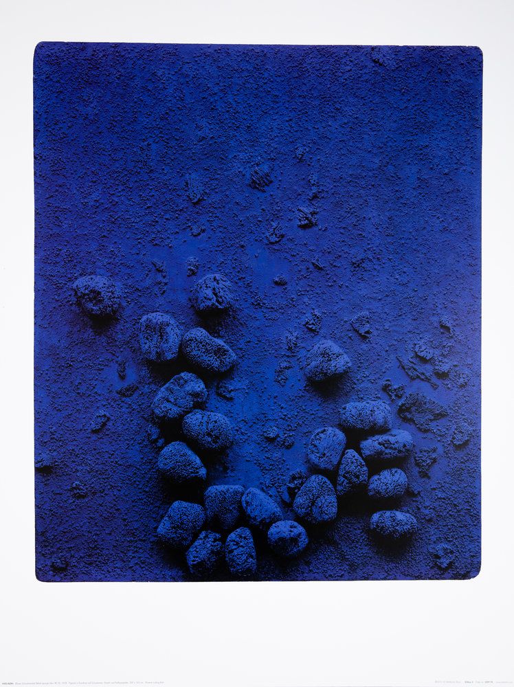 Yves KLEIN (1928-1962) (d&rsquo;après) Relief éponge bleue (RE19) , 1961 Affiche originale en couleurs d&rsquo;une peinture exposée au Musée Ludwig Köln (Cologne) Sur Vélin 60 x 80 cm Edition autorisée par la succession Klein Excellent état Expédition obligatoire, jusqu&rsquo;à 5 Lithographies dans votre colis pour 14,76€ TTC en France Métropolitaine, et 29,64€ TTC pour l&rsquo;Europe