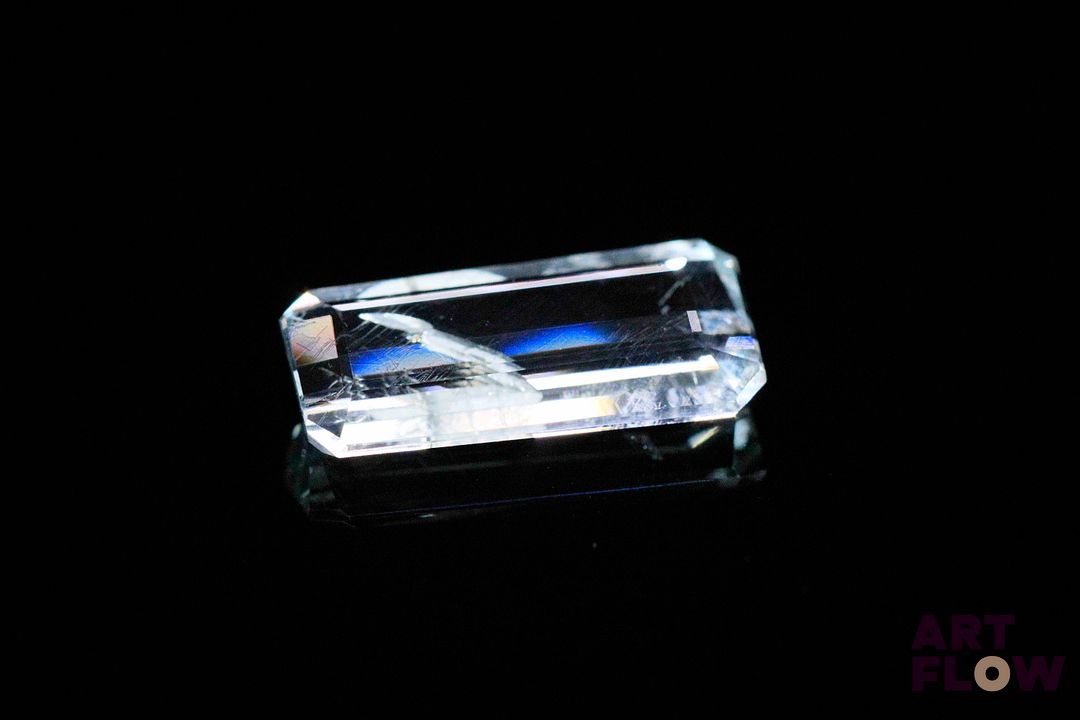 Aigue-marine rectangulaire à pans coupés. Non chauffée. 5.24 cts. 17.5mm x 8.5mm