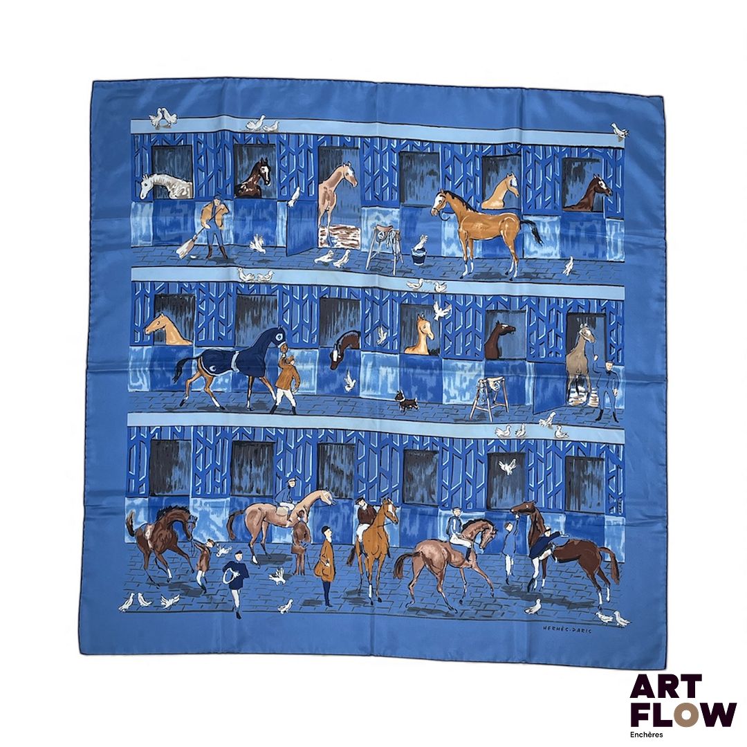 HERMÈS modèle Les Boxes d'après un dessin de Jean-Louis CLERC. Carré en twill de soie dans les tons bleus 90 x 90 cm Dans sa boite d'origine Très petit trou