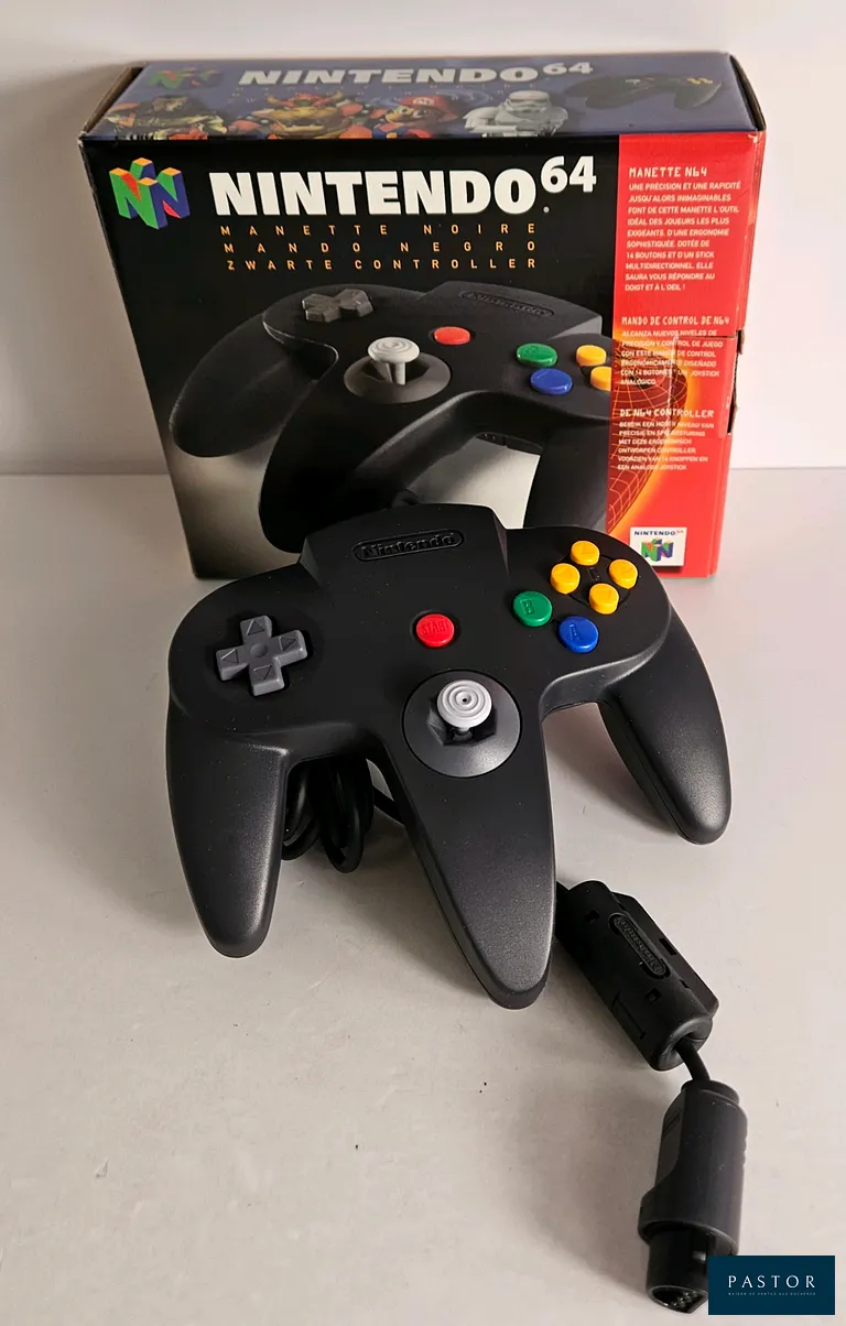 NINTENDO - N64. Manette Officielle Nintendo 64 Noire en boite. TBE. PAL EUR. Sortie : 1997