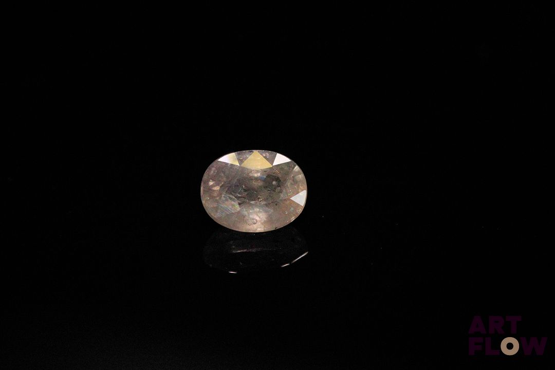 Saphir rose fumé ovale. Probablement Madagascar. 1.70 ct. 7.5mm x 6.0mm