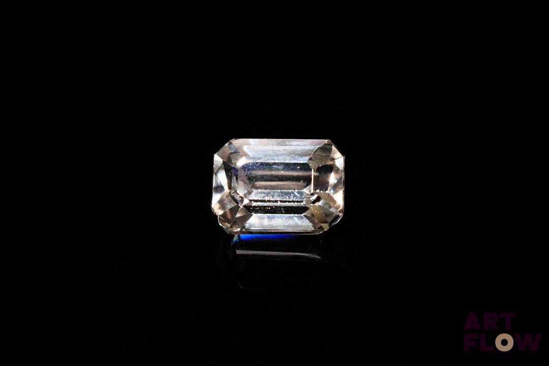 Kunzite rectangulaire à pans coupés. VS. 3.08 cts. 9.0mm x 6.5mm