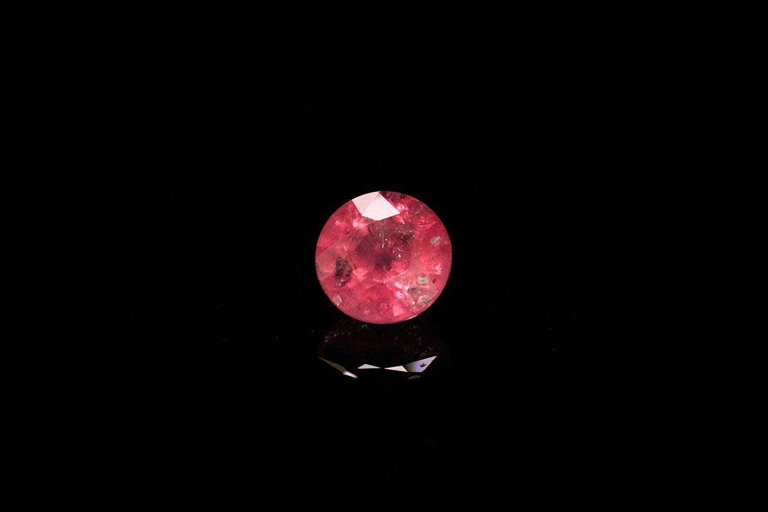 Saphir rose rond. Inclusions. 2.27 cts. 7.5mm