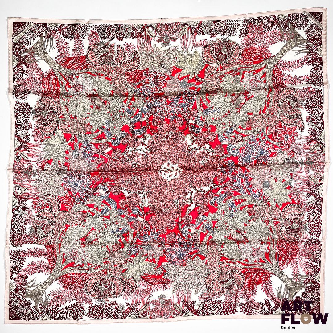 HERMES Paris Modèle "Maîtres de la forêt" Carré en twill de soie d'après Annie Faivre Dans sa boîte d'origine. 90 x 90 cm. Très bon état général.