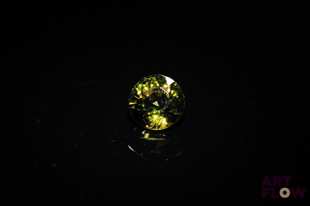 Tourmaline verte ronde. Très belle couleur, VS, non chauffée. 2.09 cts. 7.3mm