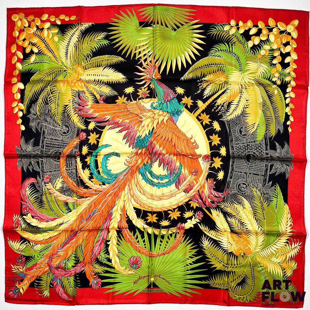 HERMES Modèle "Mythique phoenix" Carré en twill de soie dessiné par Laurence Bourthoumieux. 90 x 90 cm Dans ses plis d'origine. Edition circa 2015