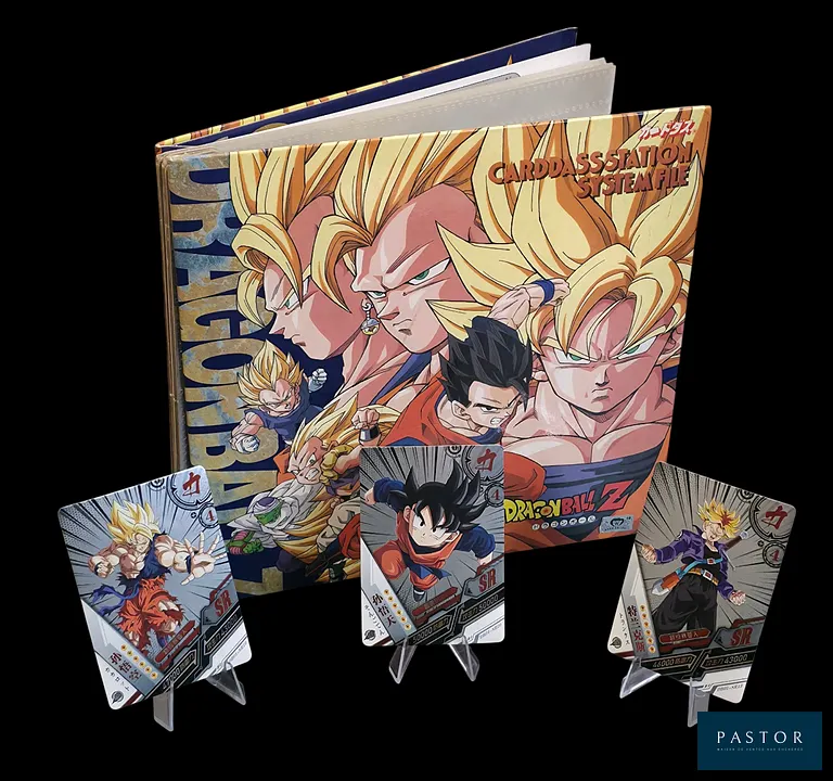 Classeur Dragon Ball Z spécial Cardass de 1995 édité au Japon par Bandai.
Comprend 3 cartes de la série DB01 - TVA Récupérable