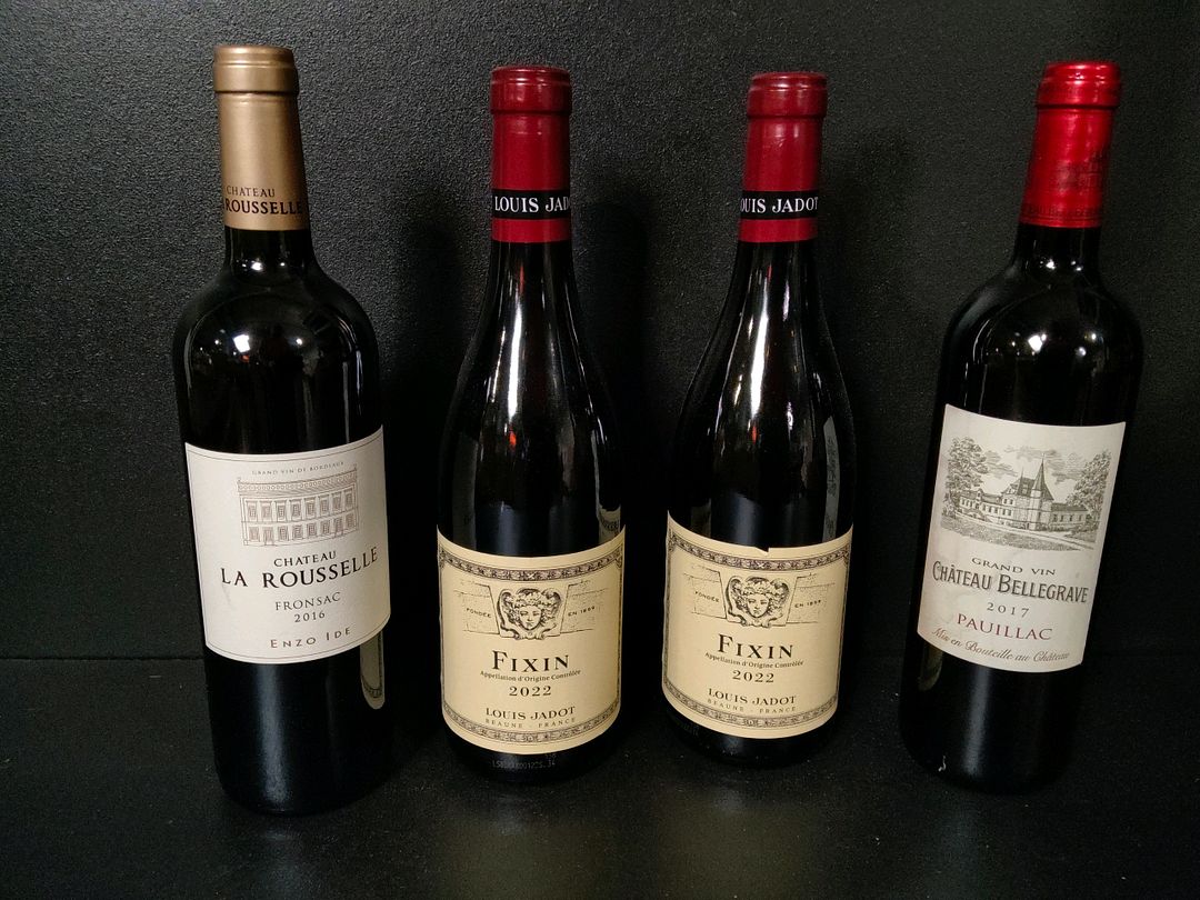 Lot de 4 bouteilles de vin rouge : Louis Jadot Beaune Fixin 2022, Château Bellegrave Pauillac 2017, Château La Rousselle Fronsac 2016
