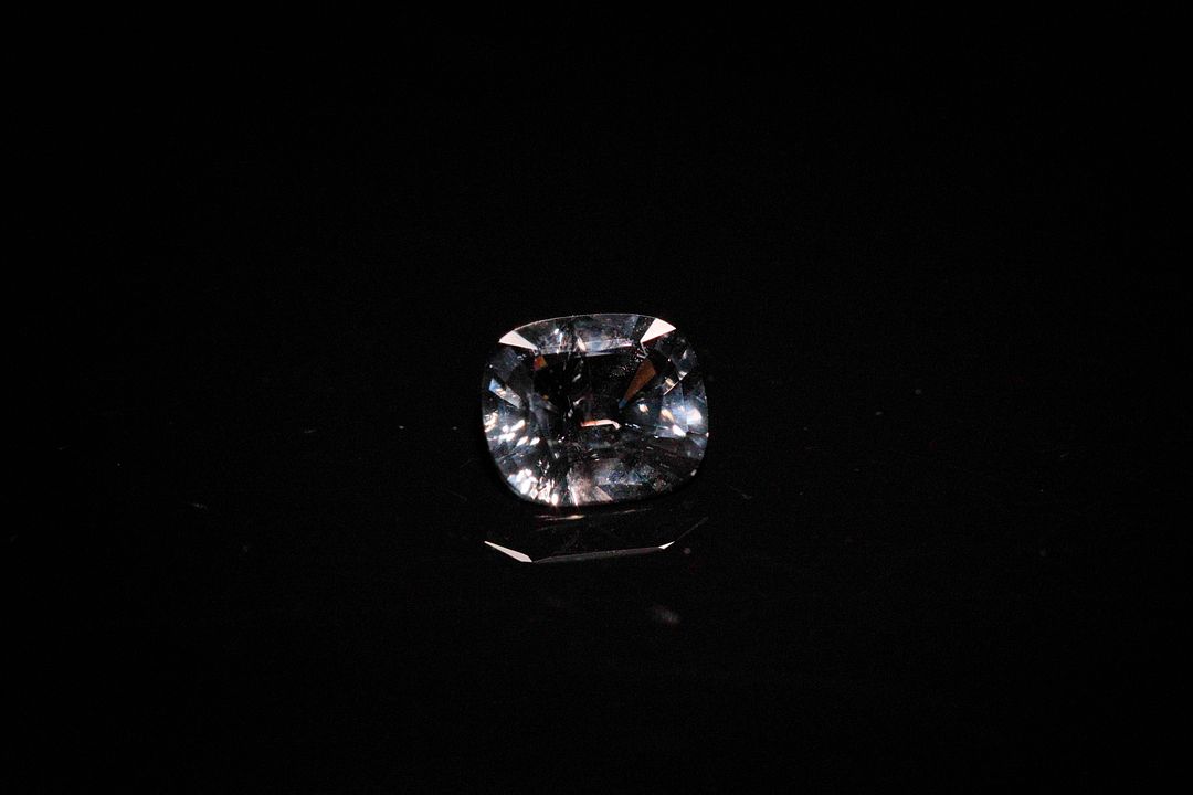 Spinelle violet coussin. Très belle couleur, belle clarté. 1.23 ct. 7.0mm x 6.0mm