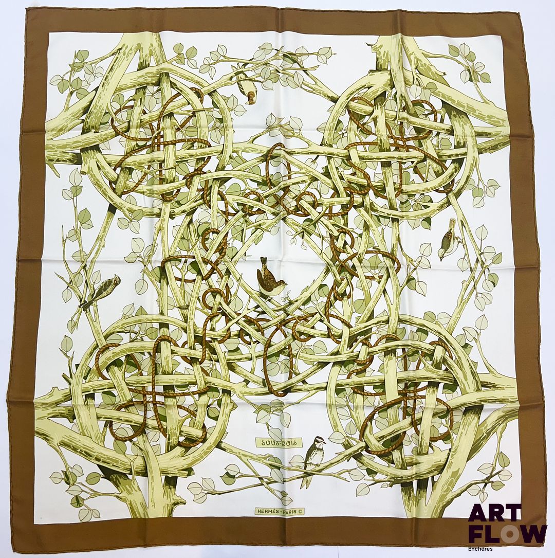 HERMÈS Modèle "Sous-Bois" Carré en twill de soie d'après Françoise HERON 90 x 90 cm Quelques taches et fil tiré