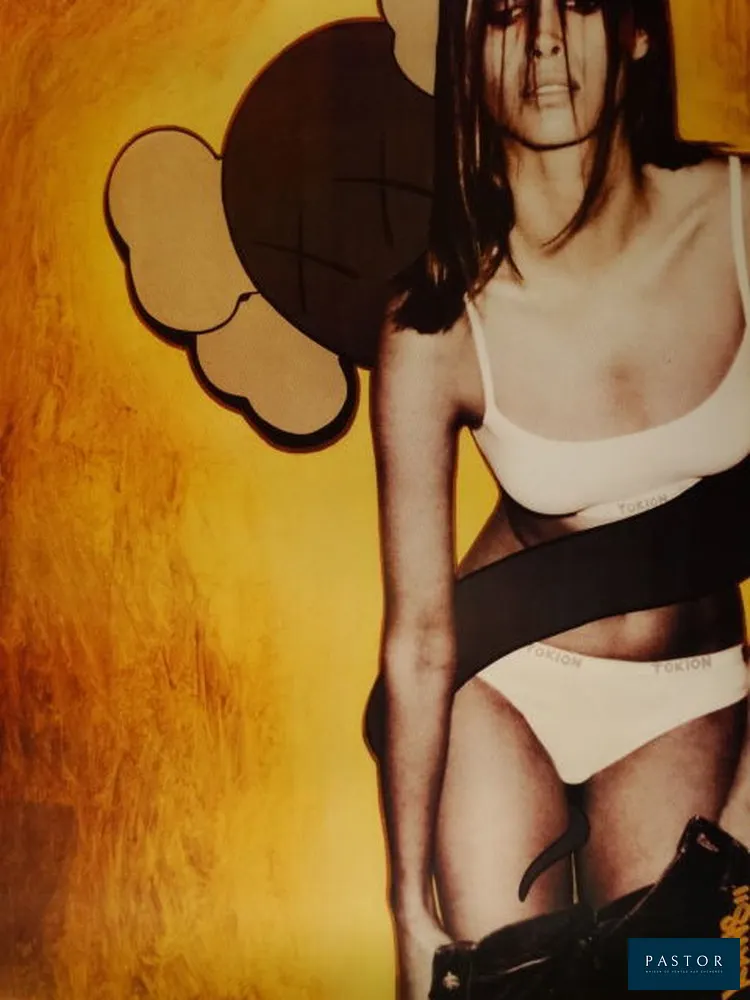 KAWS (Après)
Affiche originale, vers 1990

Dimensions : env. 61 x 46 cm
La signature est imprimée avec le document.
Cet exemple a été créé par KAWS et a été placardé dans tout San Francisco en 1999. La signature est imprimée avec l'œuvre.

Ces exemplaires ont été distribués dans le cadre d'une campagne marketing du magazine Tokion il y a bien longtemps, bien avant que Kaws ne devienne l'artiste renommé qu'il est aujourd'hui.


Expédition obligatoire, jusqu'à 5 Lithographies dans votre colis pour 14,76€ TTC en France Métropolitaine, et 29,64€ TTC pour l'Europe