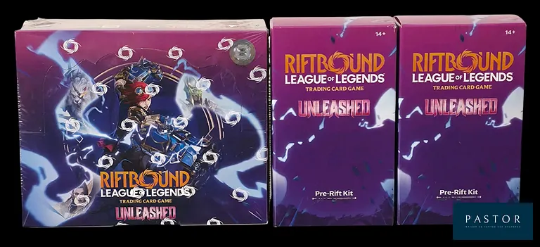 Ensemble de 3 coffrets Riftbound League Of Legend scellés - 3ème serie "Unleashed", avec 1 display de 24 boosters et 2 Pré-Rift Event Kit contenant chacun 5 boosters et une carte Champion légendaire.
En anglais. - TVA Récupérable