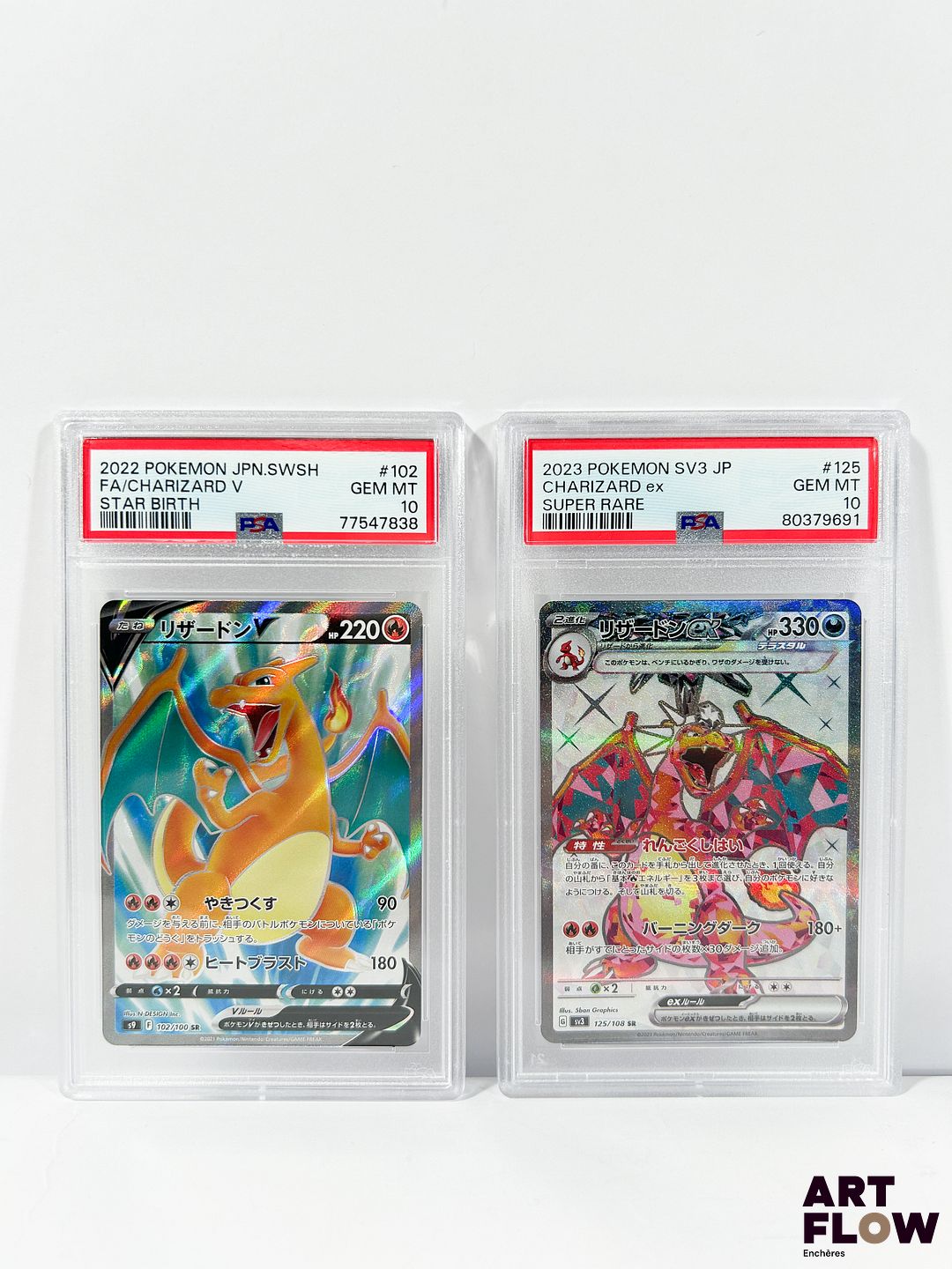 Réunion de 2 cartes Pokémon gradées PSA 10 - Collection Dracaufeu : - Charizard (Dracaufeu) V 102/100 - Full Art - Épée&Bouclier : Star Birthday (s9) - PSA 10 (Neuve +). - Charizard (Dracaufeu) Ex 125/108 - Écarlate&Violet : Super Rare (SV3) - PSA 10 (Neuve +). Cartes en japonais.