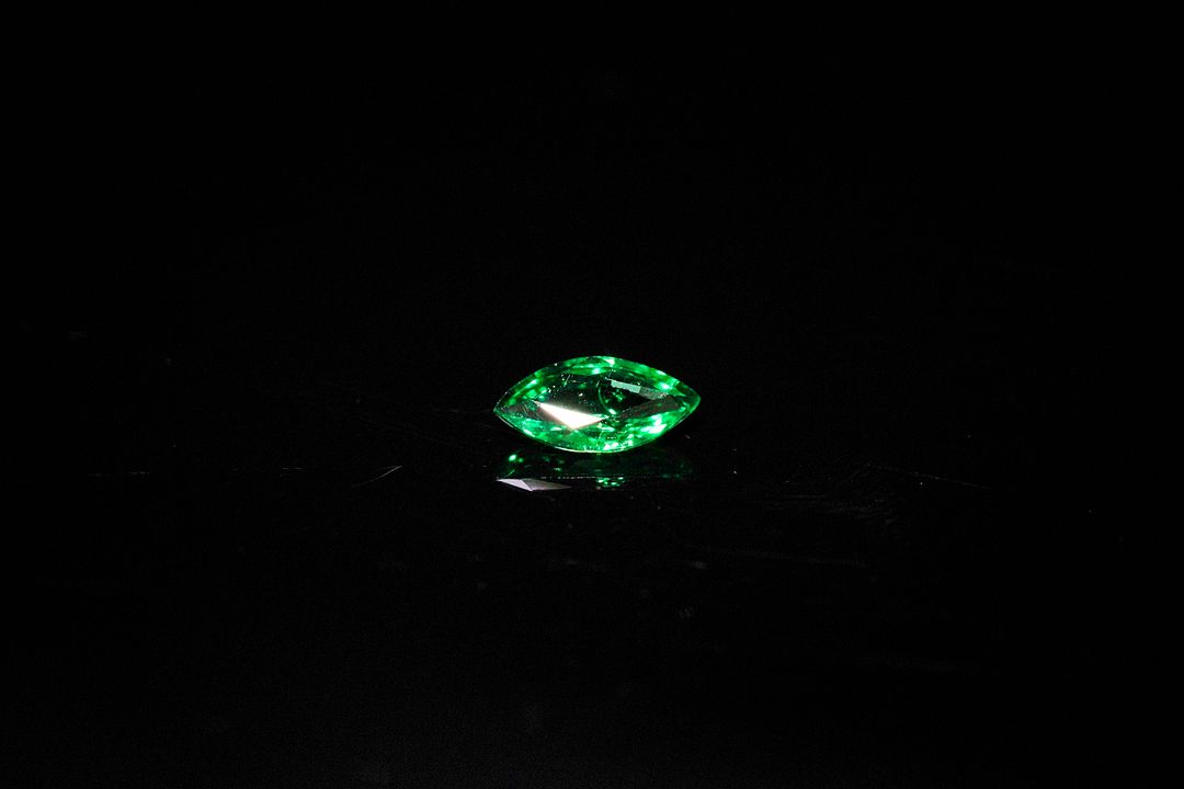 Grenat tsavorite marquise. Belle couleur, VVS, non chauffé. 0.30 ct. 6.5mm x 3.0mm