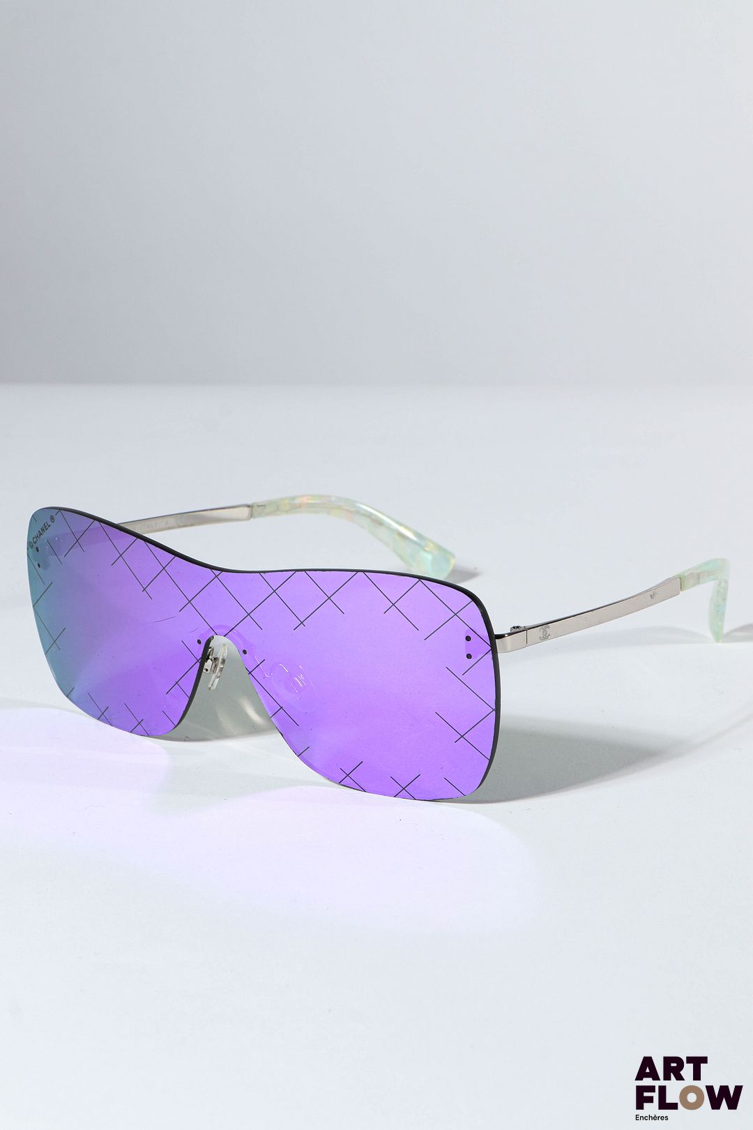 CHANEL Paire de lunettes de soleil Petites rayures d’usage