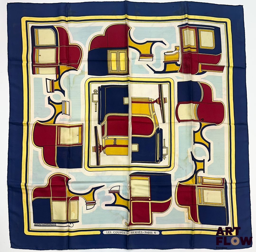 HERMÈS Modèle "Les Coupés" d'après un dessin de Françoise DE LA PERRIERE Carré en twill de soie à bordure marine 90 x 90 cm En l'état (taches, décolorations..)