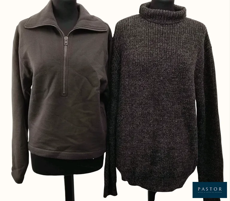 LEMAIRE. Lot composé d'un pull à col montant en alpaga et yack mélangé coloris mink brown, T.XS, et d'un sweat camionneur en laine et coton gris anthracite, T.XS. NEUFS avec étiquettes - TVA Récupérable