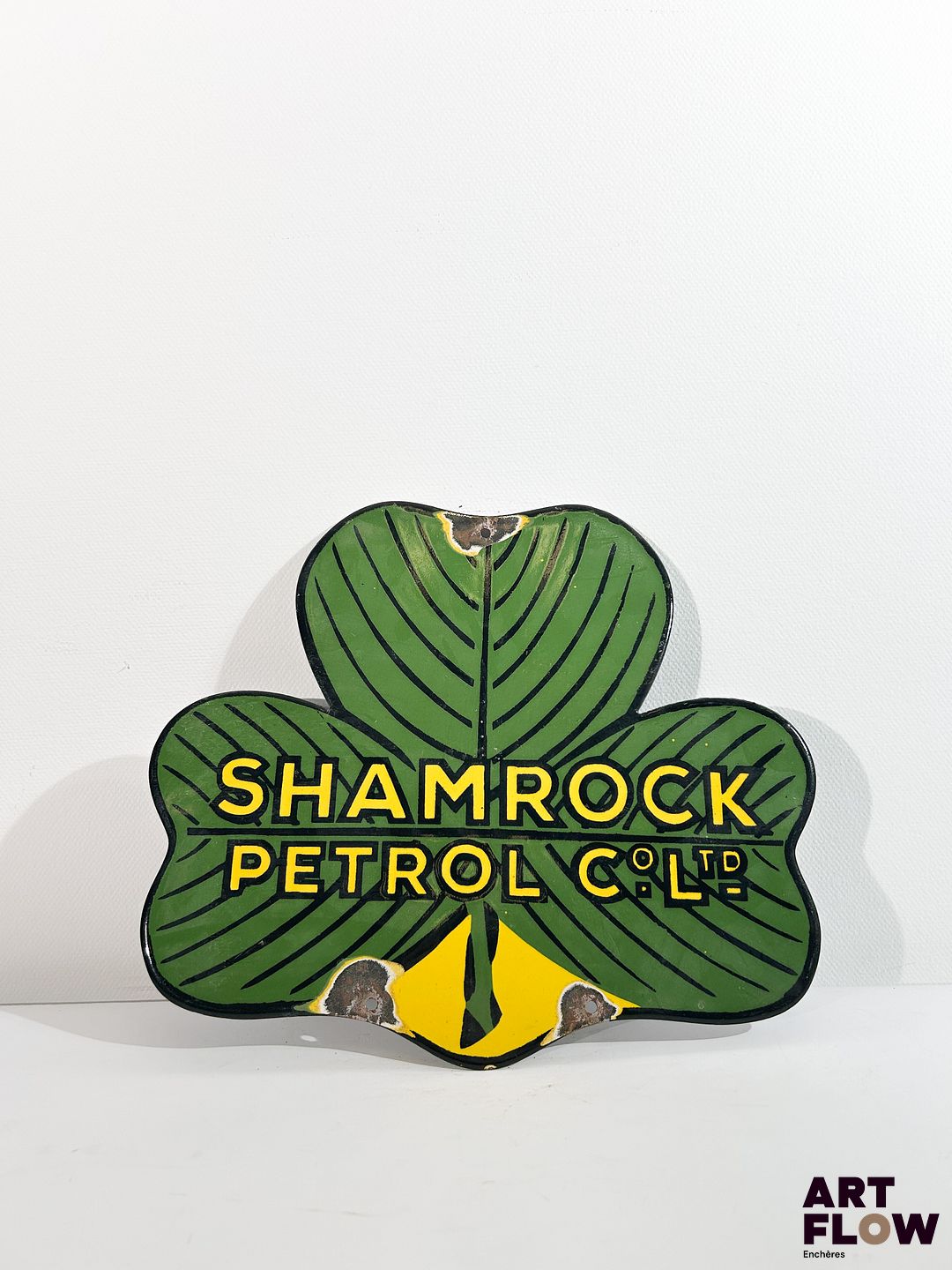 Plaque émaillée d'après Shamrock Dimensions : 29 x 35 cm Petits éclats et traces de rouille