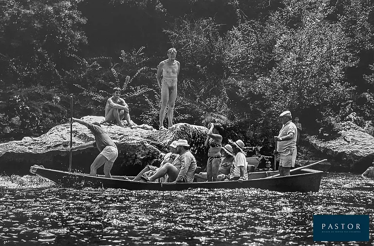 José Nicolas (1956)
Nudistes aux gorges de l'Ardèche 1995

   
  Tirage argentique
  Format 30 x 40 cm
  Signé et numéroté


Expédition obligatoire, jusqu'à 5 Lithographies dans votre colis pour 14,76€ TTC en France Métropolitaine, et 29,64€ TTC pour l'Europe