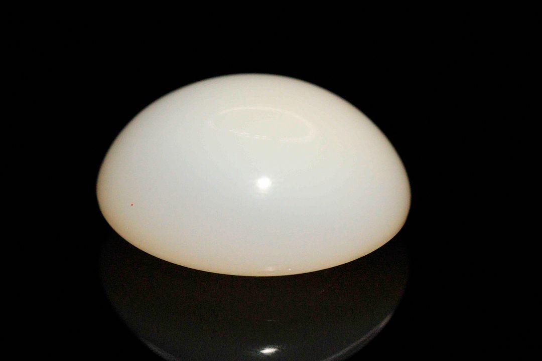 Importante opale cabochon ovale. 24.06 cts. 22.0mm x 18.0mm