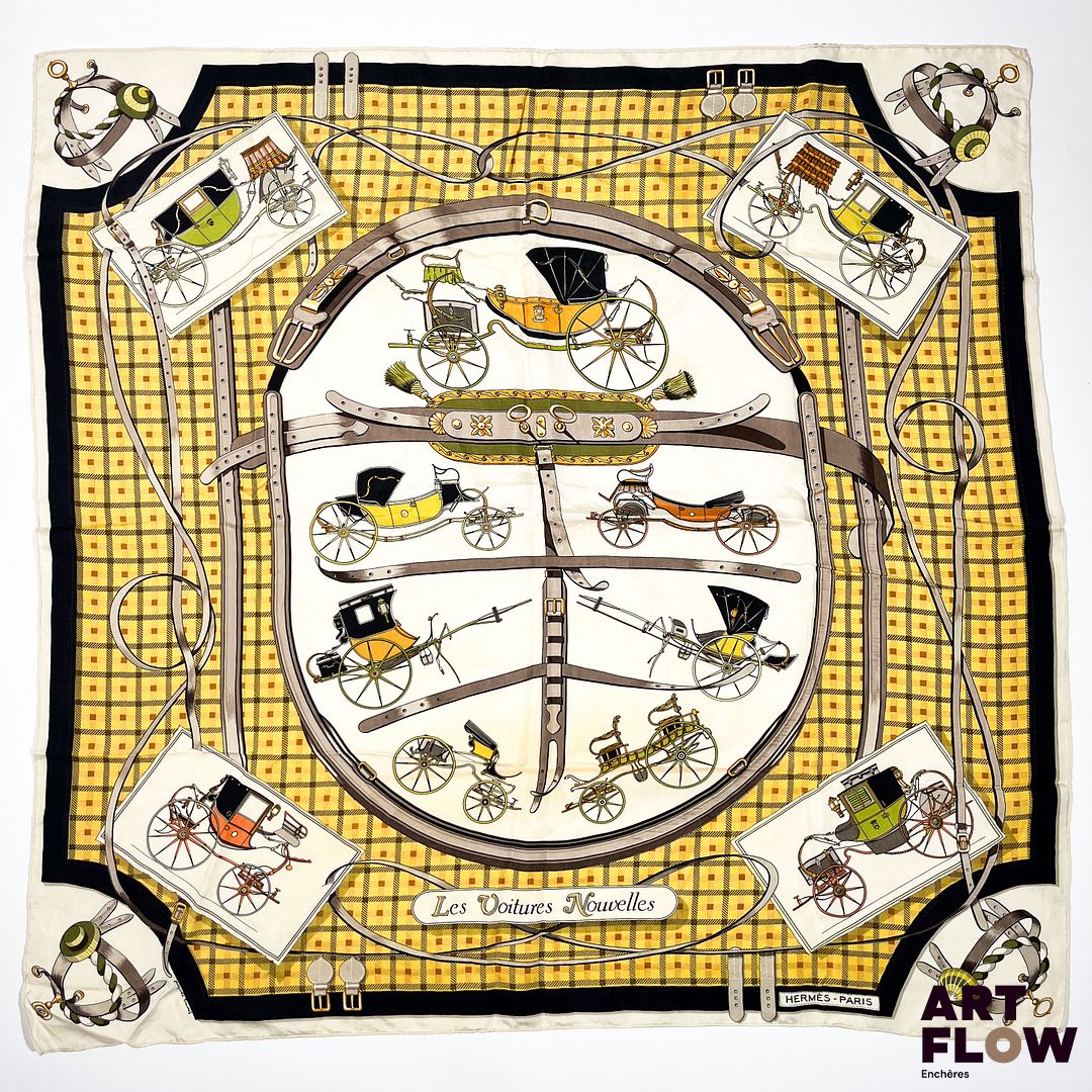 HERMÈS Modèle "Les voitures nouvelles" Carré en twill de soie dans les tons jaunes, dessiné par Jacques EUDEL 90 x 90 cm Bon état général malgré quelques légers défauts (tâches)
